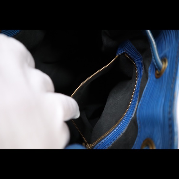 VINTAGE Louis Vuitton Blue Epi Noe PM Hobo Bag - Picture 16 of 16